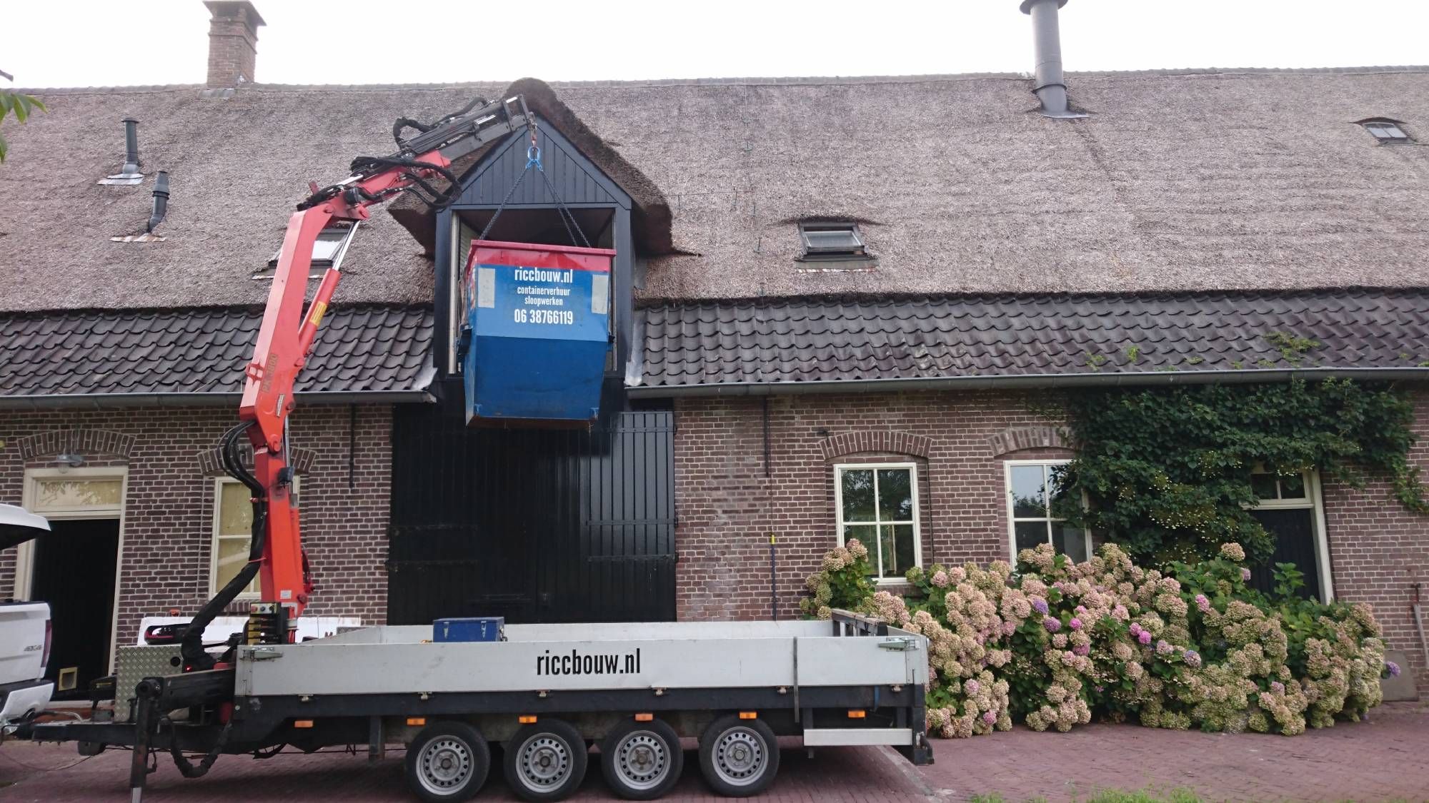 Container aan hijskraan