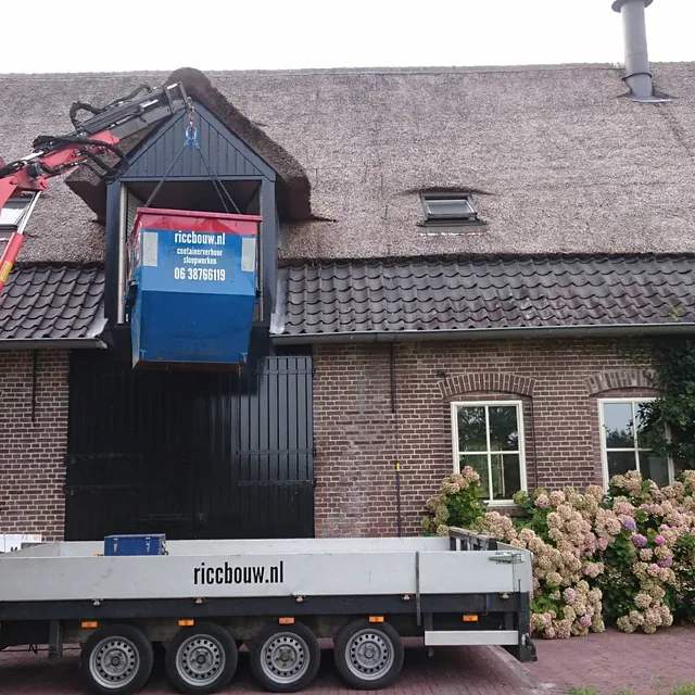 Container aan hijskraan
